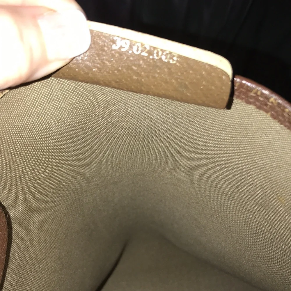 ⭐️Host Pick⭐️ VINTAGE GUCCI TOTE BAG - Picture 5 of 16